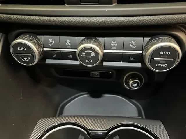 Alfa Romeo Giulia Veloce 2.2D Q4 AT8|Assistenzp.2|Navi|Harm 12/2020-photo-16