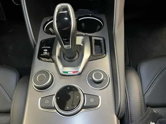 Alfa Romeo Giulia Veloce 2.2D Q4 AT8|Assistenzp.2|Navi|Harm 12/2020-photo-19