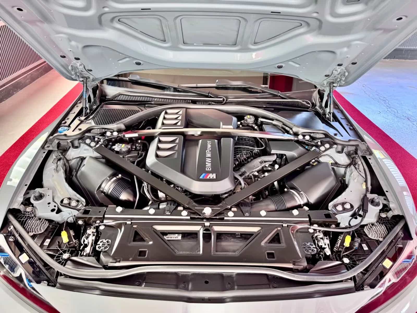 BMW M4 03/2021-photo-33