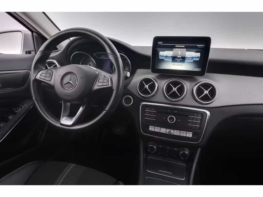 Mercedes-Benz GLA 200 7G-DCT Urban+LED+NAVI+KAMERA+TEMPO 02/2020-photo-11