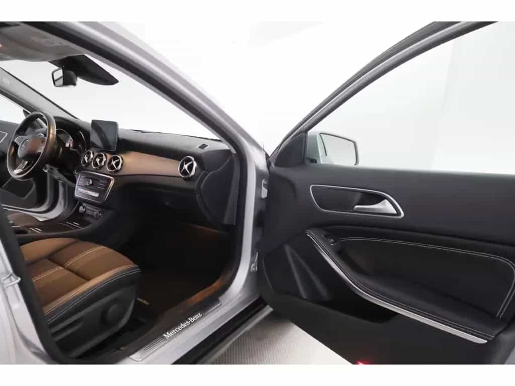 Mercedes-Benz GLA 200 7G-DCT Urban+LED+NAVI+KAMERA+TEMPO 02/2020-photo-20