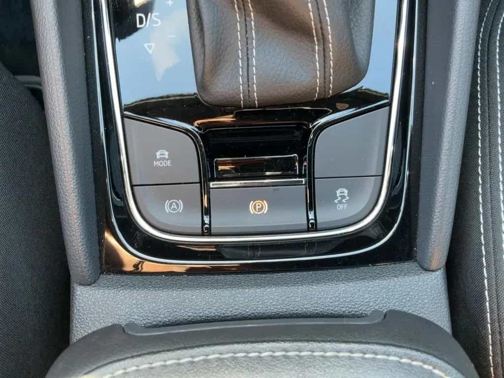 Skoda Karoq 1.5 TSI DSG SPORTLINE LED+NAVI+APP+ACC+SHZ 03/2022-photo-18
