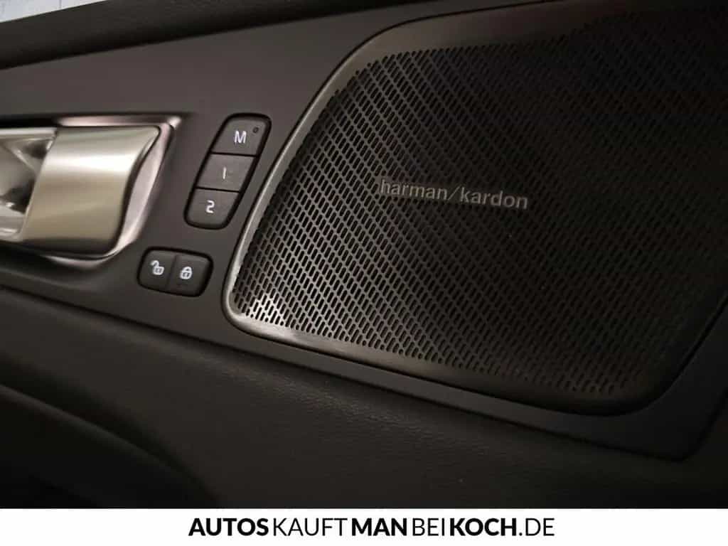 Volvo XC60 B4 D Plus Dark ACC BLIS V-LED 4xSHz MEM H&K 02/2024-photo-18