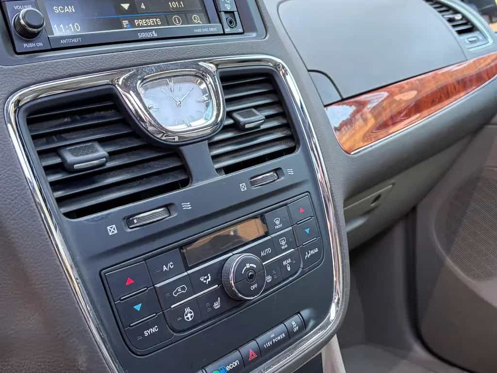 Chrysler Grand Voyager Town & Country 3,6L LPG AHK Leder 06/2014-photo-22