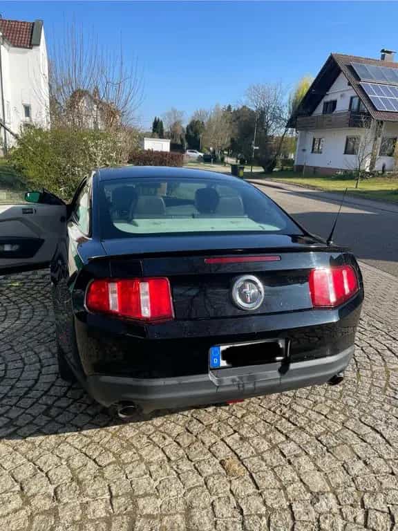 Ford Mustang 06/2011-photo-1