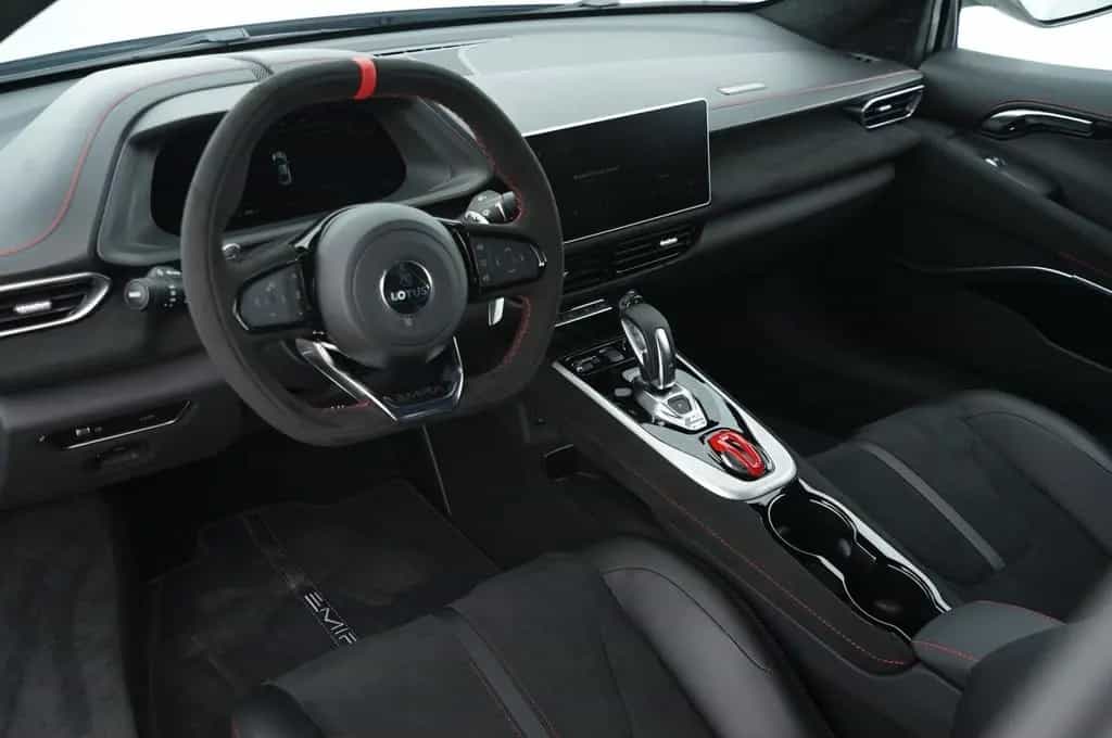 Lotus Emira Turbo SE Racing Line Coupé Drivers Pack null-photo-5