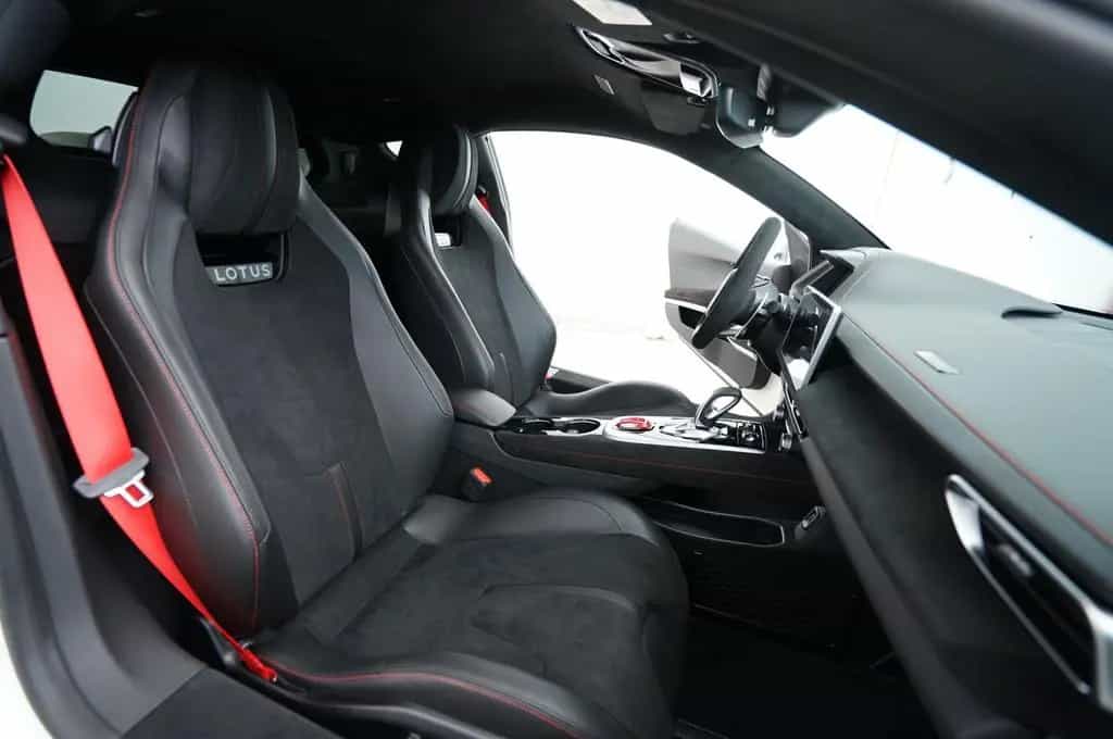 Lotus Emira Turbo SE Racing Line Coupé Drivers Pack null-photo-7