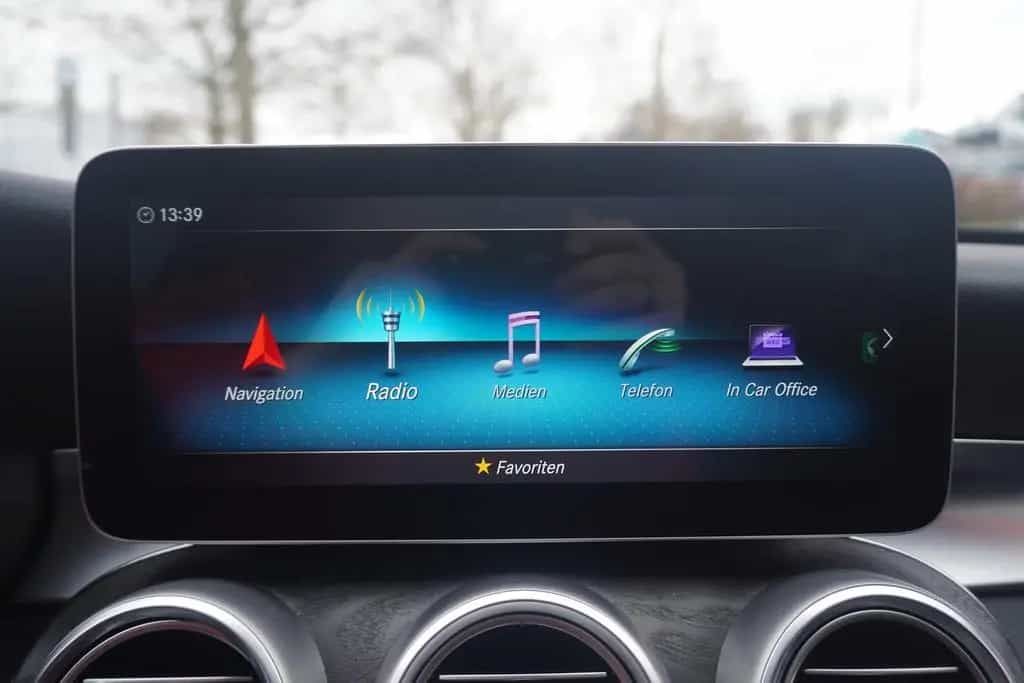 Mercedes-Benz C 300 C300 T-Modell  AMG Line Aut. LED Navi AHK Kamera 01/2019-photo-15