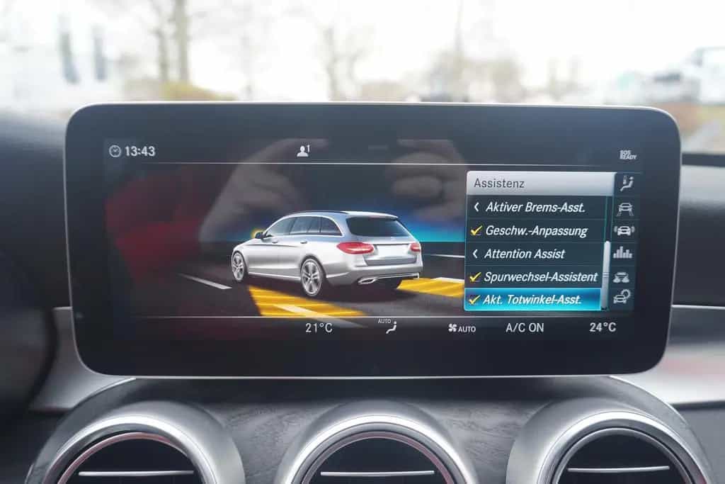Mercedes-Benz C 300 C300 T-Modell  AMG Line Aut. LED Navi AHK Kamera 01/2019-photo-19