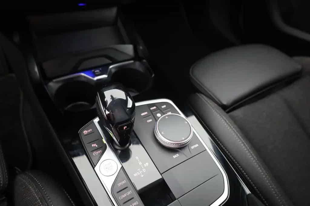 BMW 118 dA Sport Line LED Navi DAB Teilleder Sitzhzg. 07/2020-photo-12