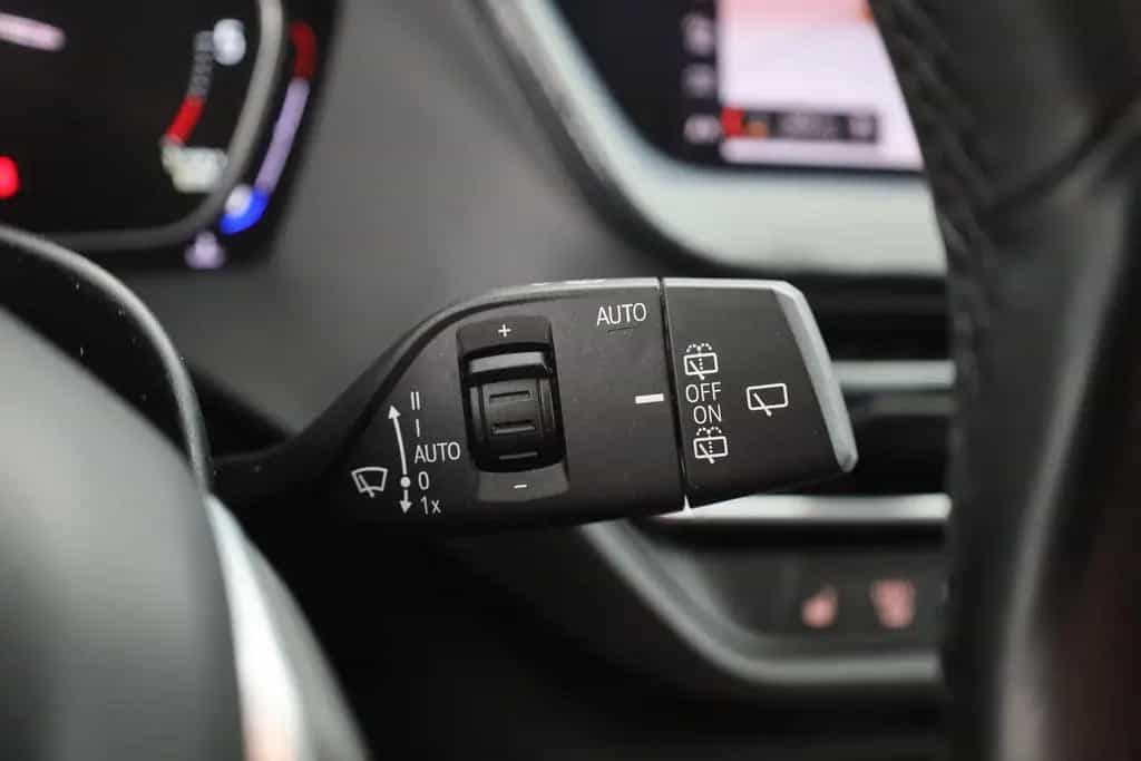 BMW 118 dA Sport Line LED Navi DAB Teilleder Sitzhzg. 07/2020-photo-18