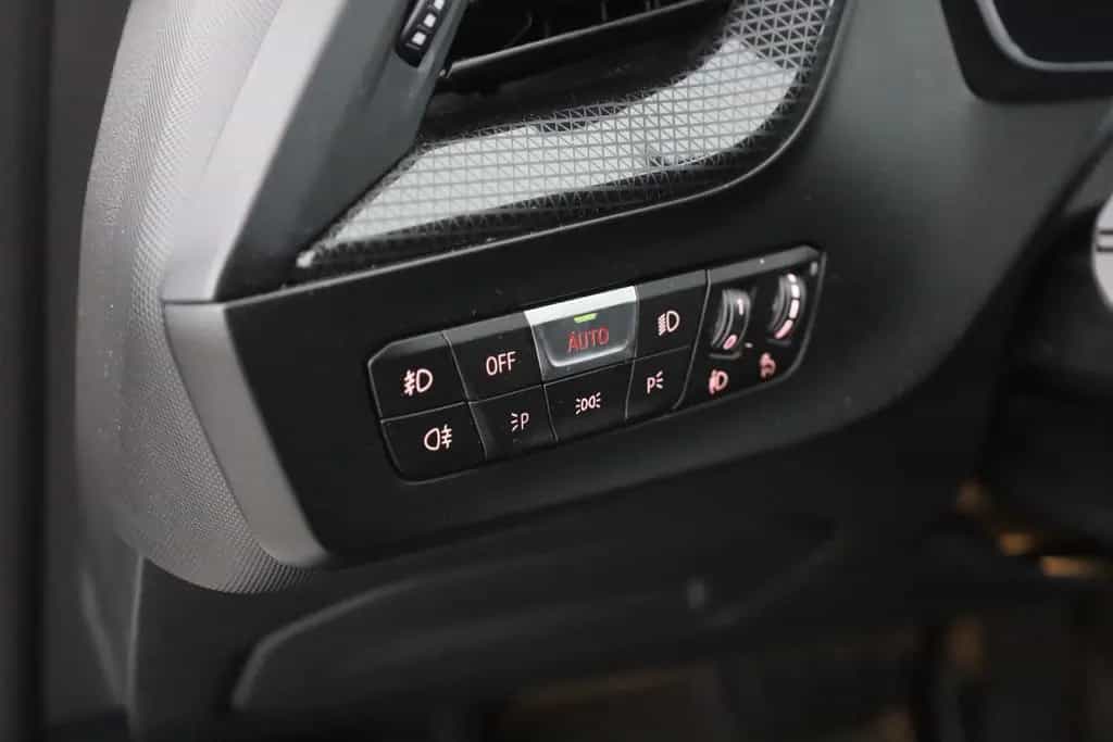 BMW 118 dA Sport Line LED Navi DAB Teilleder Sitzhzg. 07/2020-photo-19