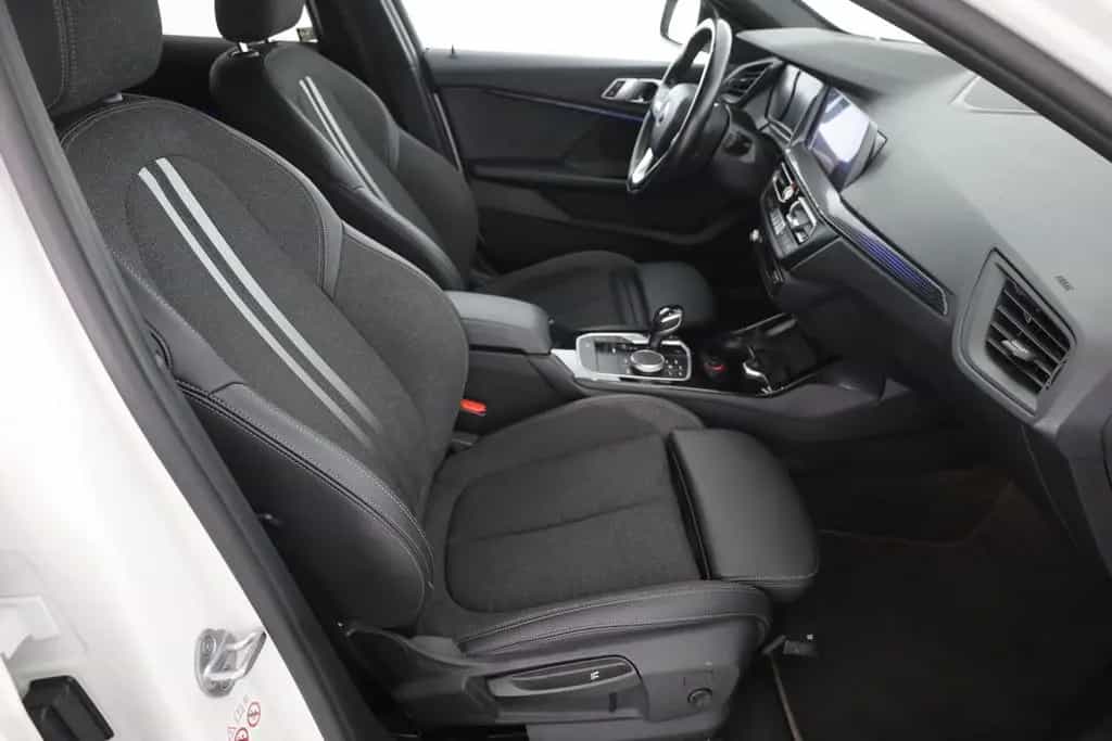 BMW 118 dA Sport Line LED Navi DAB Teilleder Sitzhzg. 07/2020-photo-22