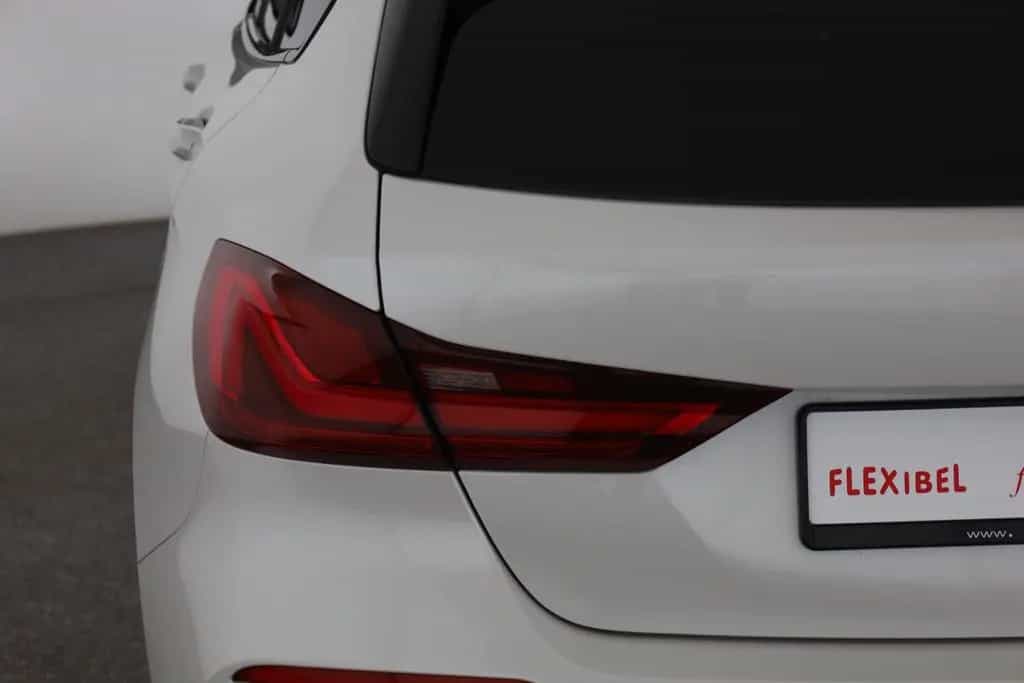 BMW 118 dA Sport Line LED Navi DAB Teilleder Sitzhzg. 07/2020-photo-27