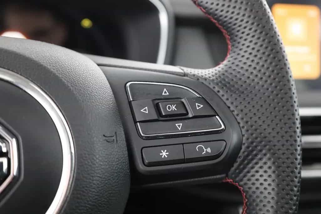MG HS 1.5 T-GDI Luxury LED Pano Navi 360° 11/2023-photo-15