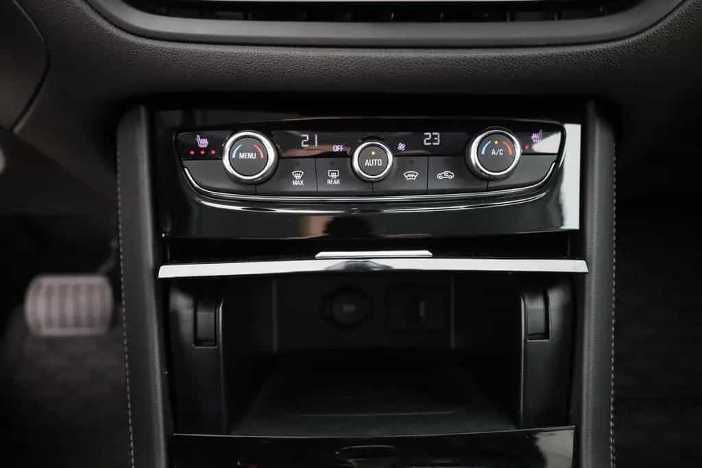 Opel Grandland 1.5 CDTI Elegance LED Navi AHK 360° 01/2023-photo-11
