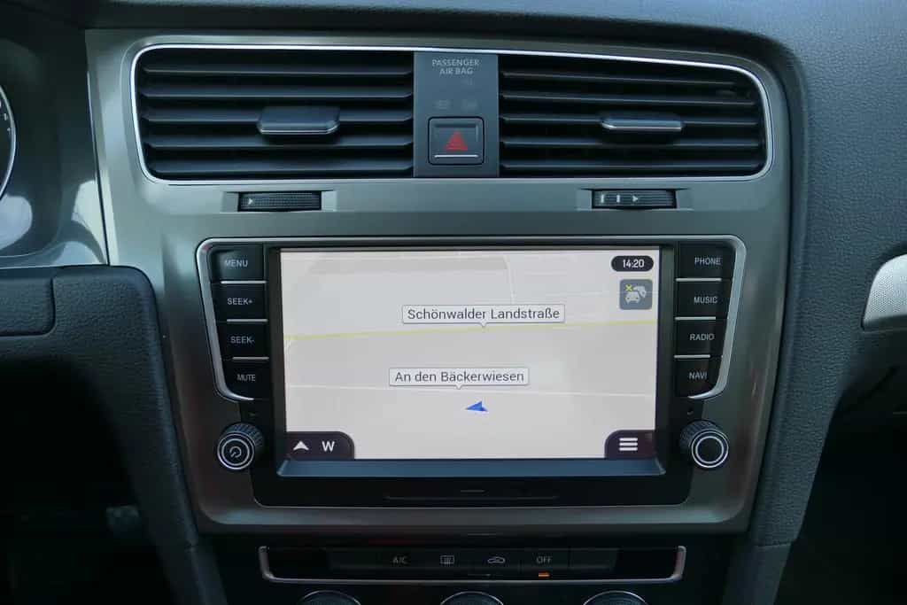 Volkswagen Golf VII 1.0 Trendline Klima PDC Bluetooth 09/2017-photo-11