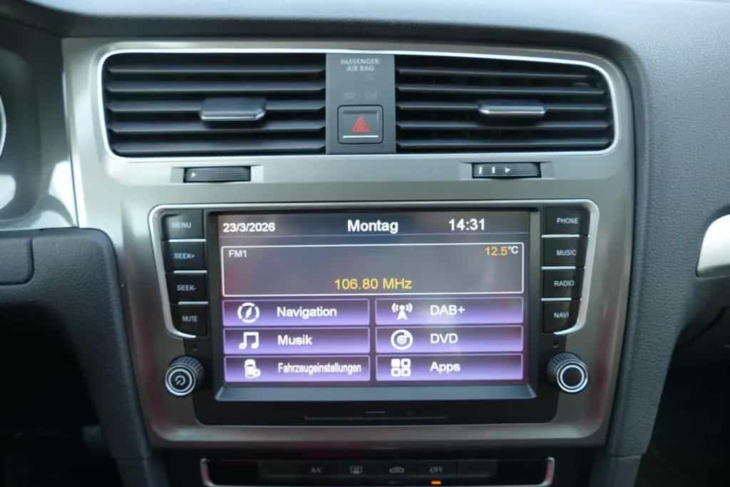 Volkswagen Golf VII 1.0 Trendline Klima PDC Bluetooth 09/2017-photo-12