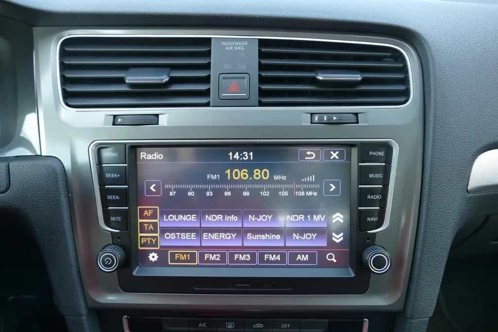 Volkswagen Golf VII 1.0 Trendline Klima PDC Bluetooth 09/2017-photo-14