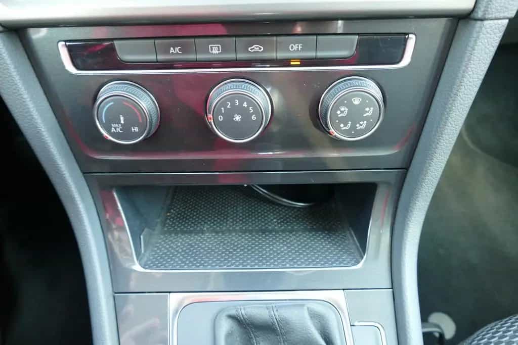 Volkswagen Golf VII 1.0 Trendline Klima PDC Bluetooth 09/2017-photo-16