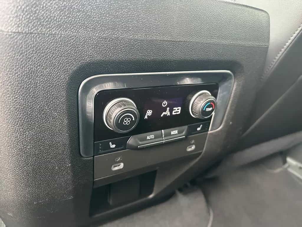 Chevrolet Tahoe V8 4WD 7-Seat like a High Country 04/2022-photo-17
