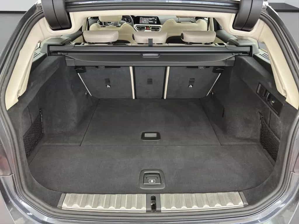 BMW 3 Series 330i xDrive Touring [Luxury Line, Pano, AHK] 03/2021-photo-12
