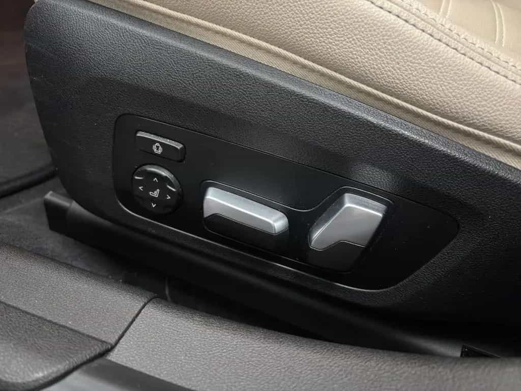 BMW 3 Series 330i xDrive Touring [Luxury Line, Pano, AHK] 03/2021-photo-16