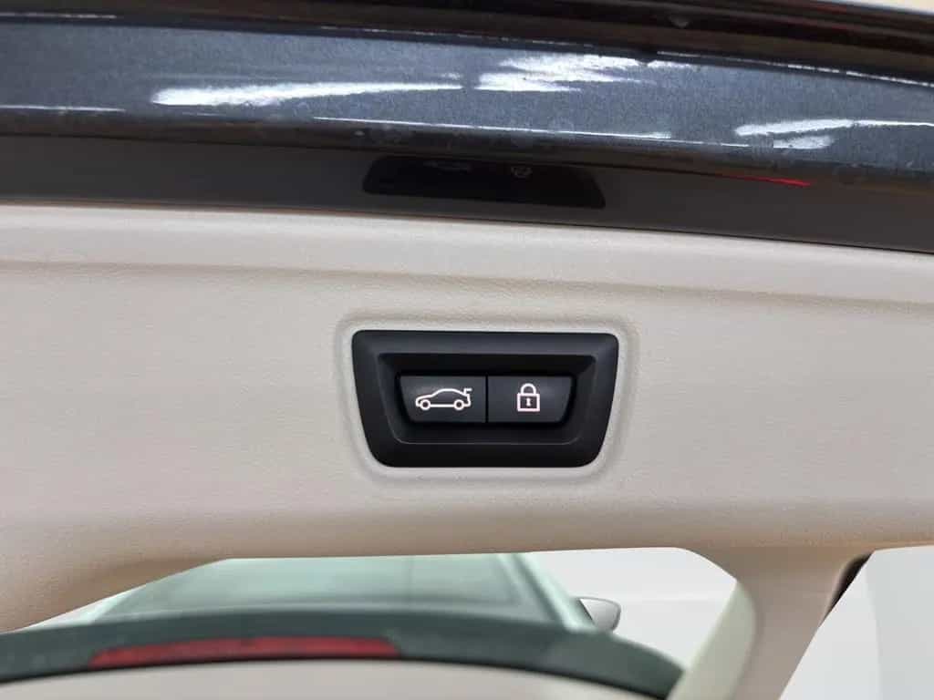 BMW 3 Series 330i xDrive Touring [Luxury Line, Pano, AHK] 03/2021-photo-18