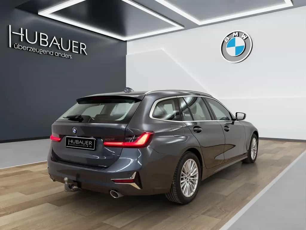 BMW 3 Series 330i xDrive Touring [Luxury Line, Pano, AHK] 03/2021-photo-3