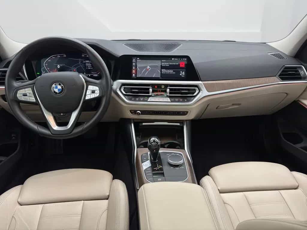 BMW 3 Series 330i xDrive Touring [Luxury Line, Pano, AHK] 03/2021-photo-4