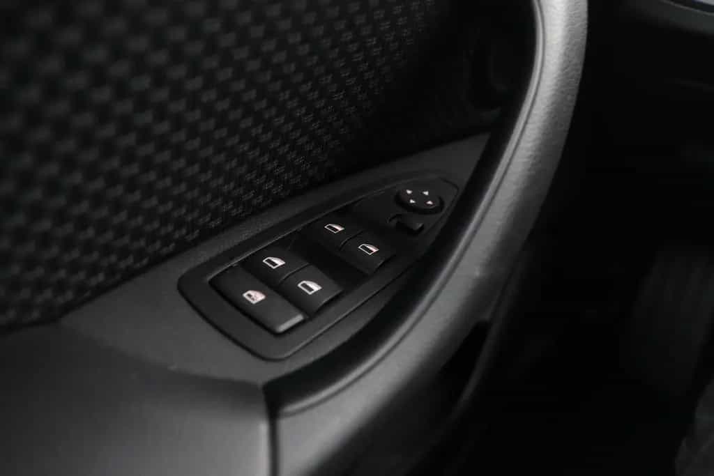 BMW X1 sDrive18i High Executive | AHK | sitzheizung 04/2019-photo-35