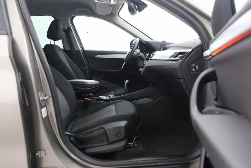 BMW X1 sDrive18i High Executive | AHK | sitzheizung 04/2019-photo-4