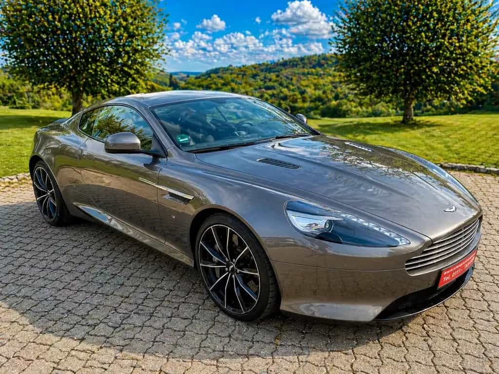 Aston Martin DB9 GT Coupe 04/2016-photo-1