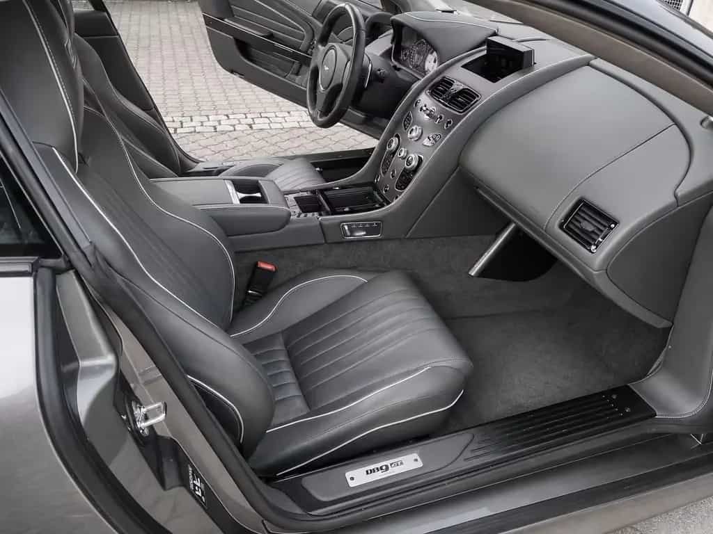 Aston Martin DB9 GT Coupe 04/2016-photo-6