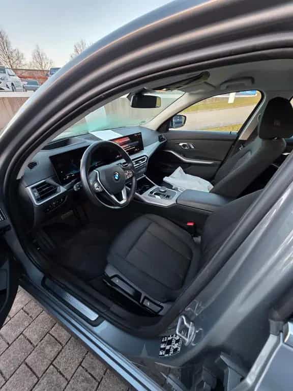 BMW 3 Series 330d xDrive Automatik -LCI 09/2022-photo-4