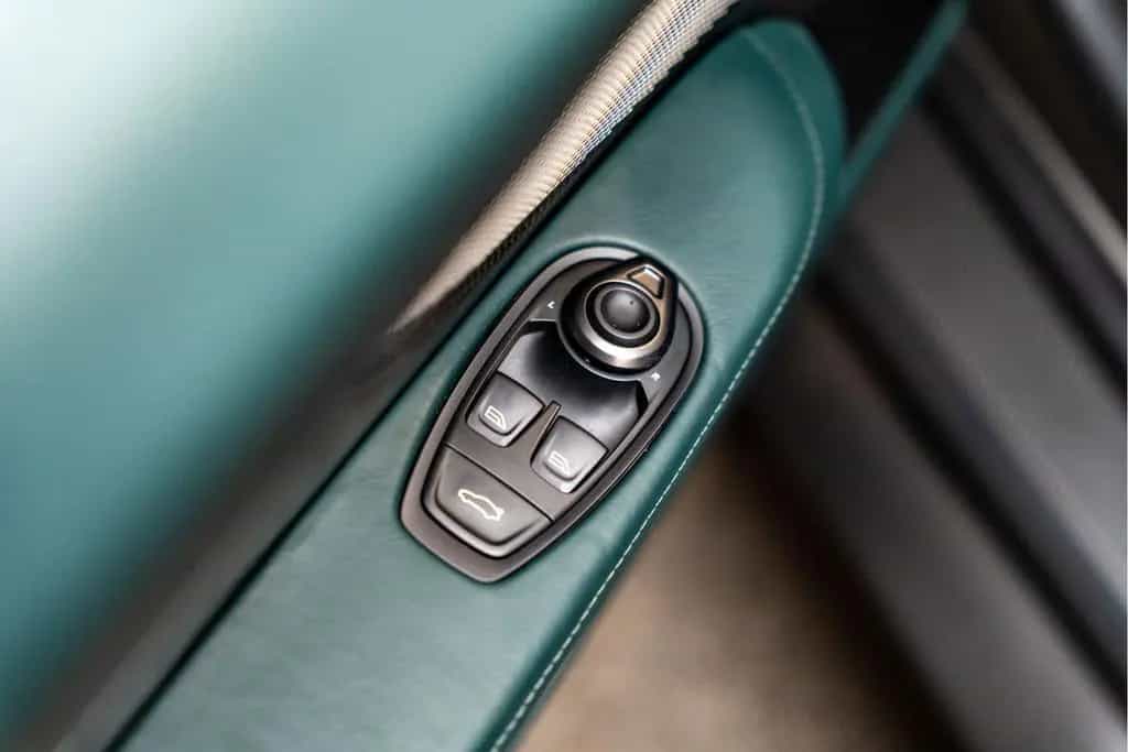 Aston Martin Vanquish V12 Carbon Keramisch 6.0 V12 Forest Gre 09/2024-photo-28
