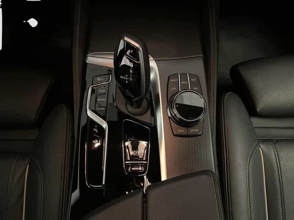BMW 5 Series 520d xDrive Touring M Sport AHK Harman/K Kamera 02/2023-photo-11