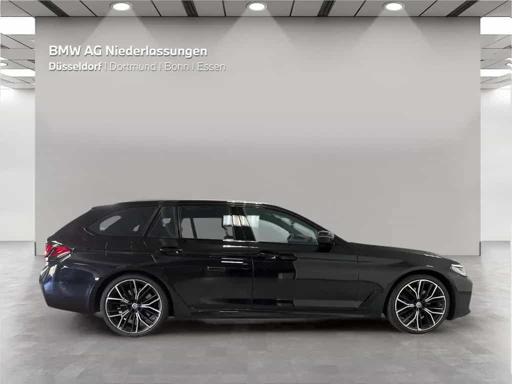 BMW 5 Series 520d xDrive Touring M Sport AHK Harman/K Kamera 02/2023-photo-1