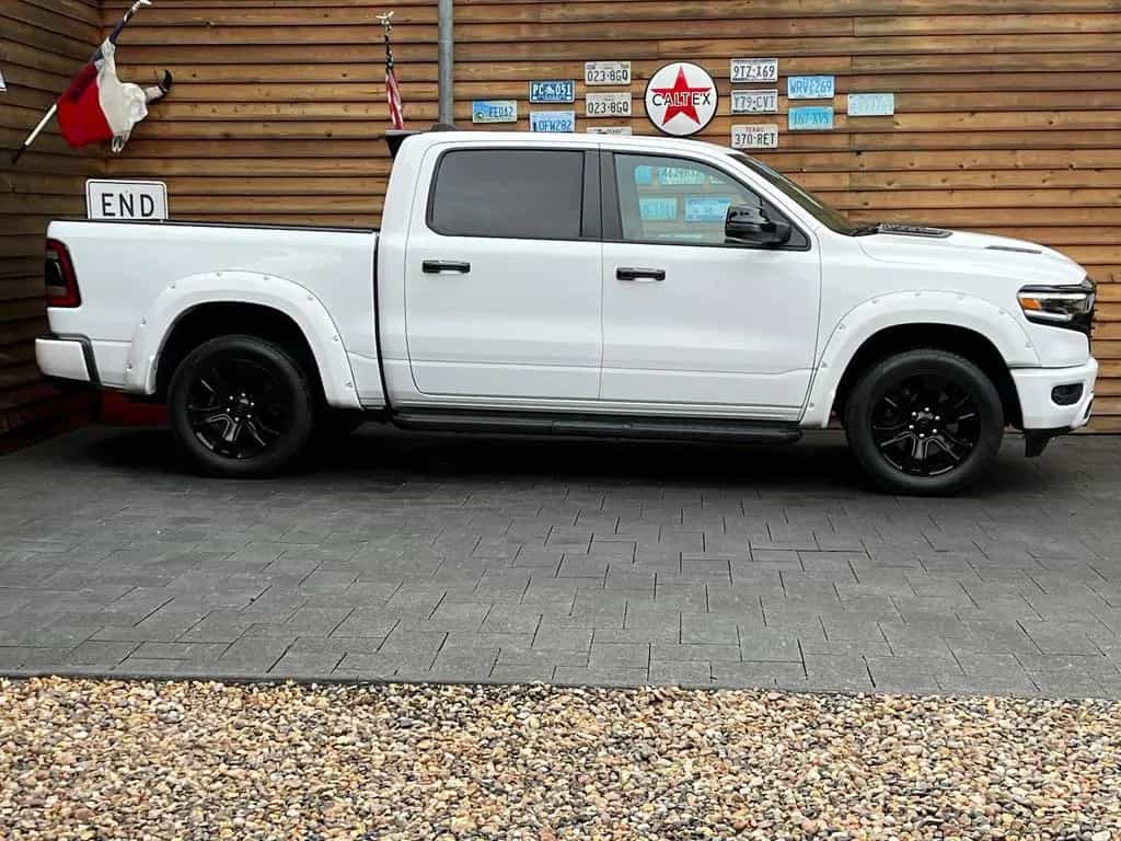 Dodge RAM 1500 Laramie Night 5.7L 12´´ Navi 4x4 LPG 03/2023-photo-14