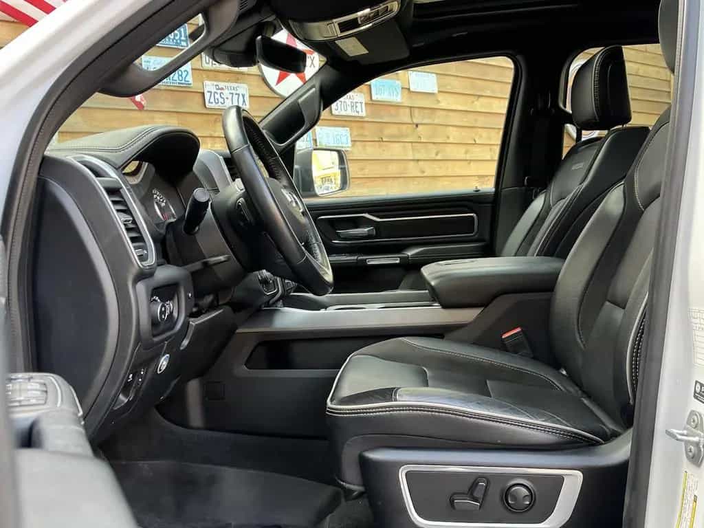 Dodge RAM 1500 Laramie Night 5.7L 12´´ Navi 4x4 LPG 03/2023-photo-16