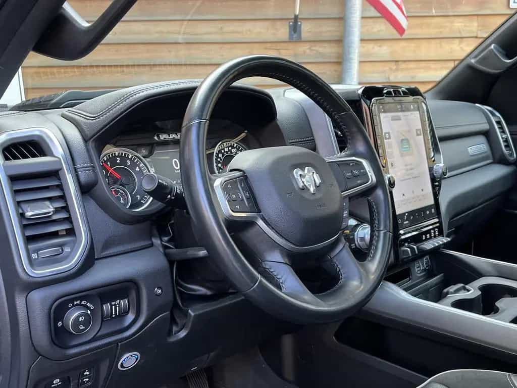 Dodge RAM 1500 Laramie Night 5.7L 12´´ Navi 4x4 LPG 03/2023-photo-17