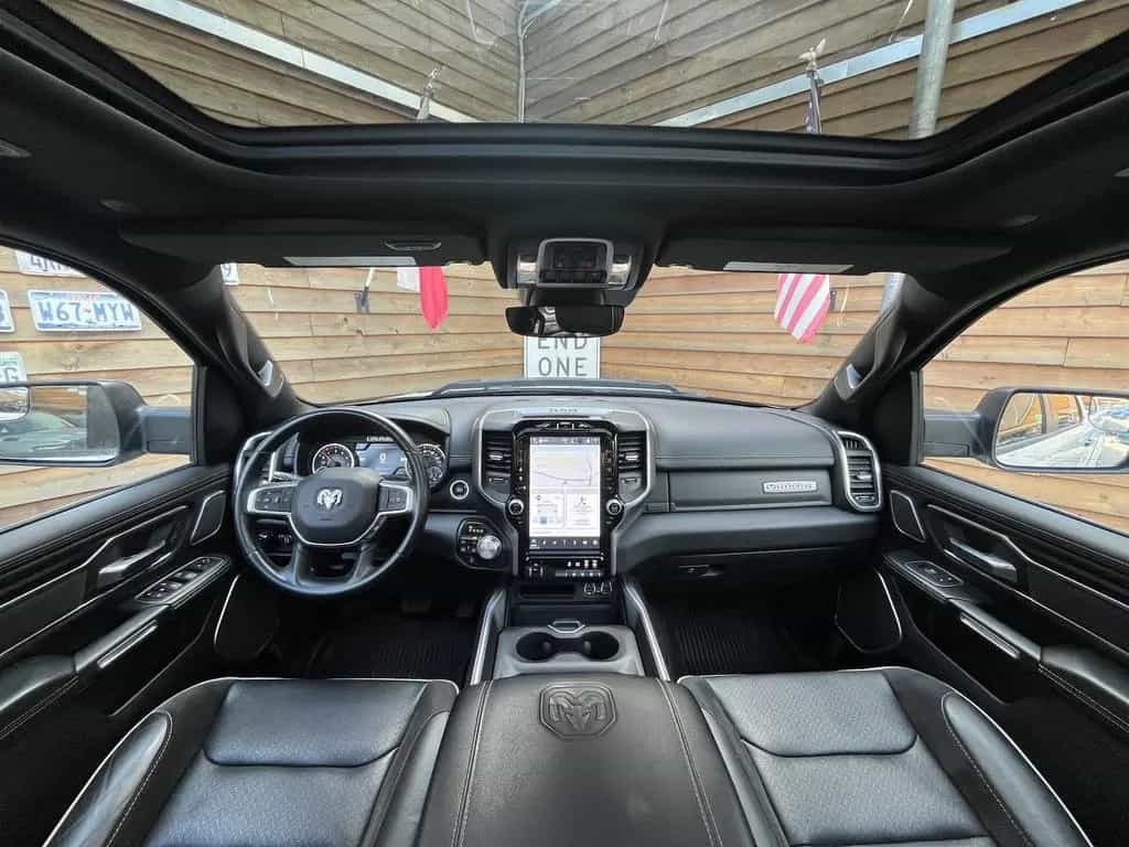 Dodge RAM 1500 Laramie Night 5.7L 12´´ Navi 4x4 LPG 03/2023-photo-23