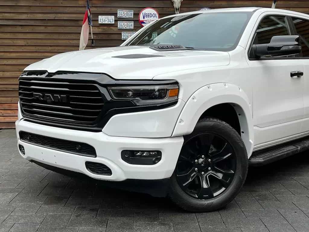 Dodge RAM 1500 Laramie Night 5.7L 12´´ Navi 4x4 LPG 03/2023-photo-4