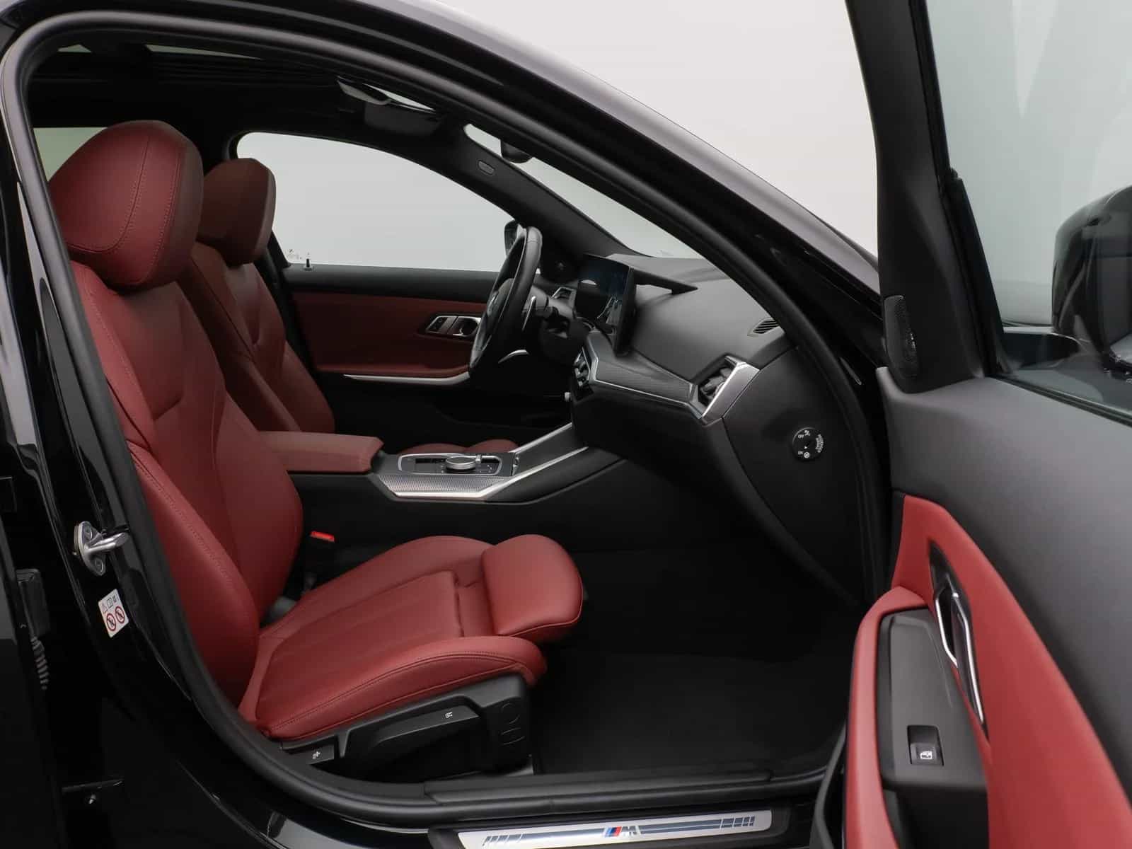 BMW 3 Series 01/2023-photo-24