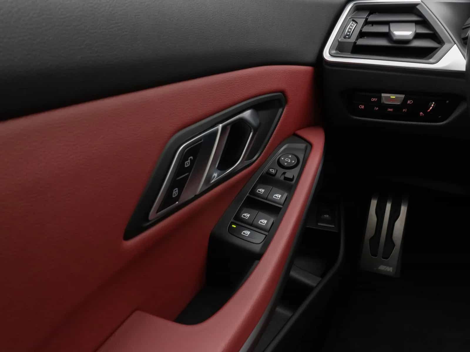 BMW 3 Series 01/2023-photo-36