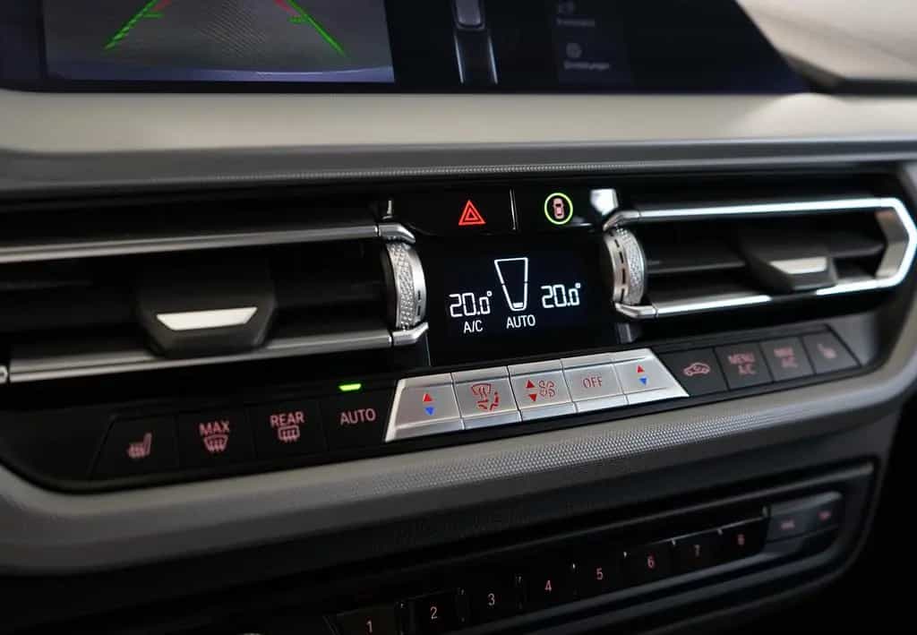 BMW 1 Series 118 d Lim. Aut. Advantage *KAMERA*LED*KEYLESS* 12/2020-photo-16