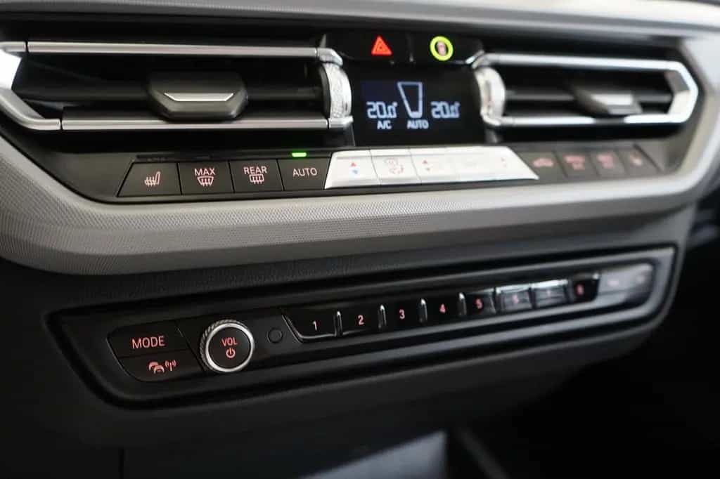 BMW 1 Series 118 d Lim. Aut. Advantage *KAMERA*LED*KEYLESS* 12/2020-photo-18