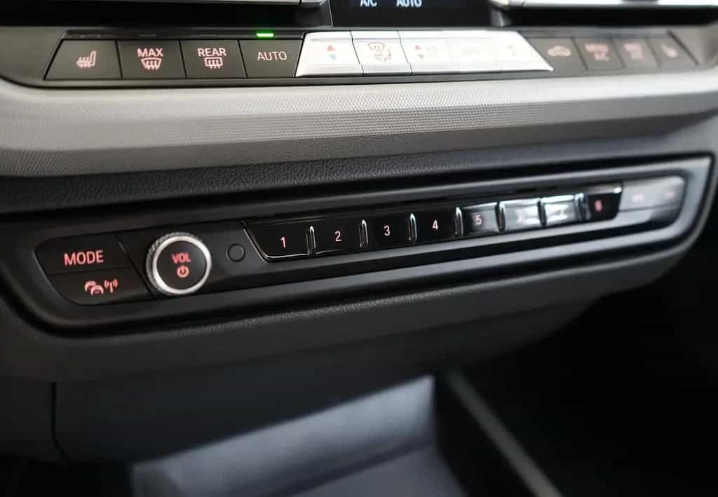 BMW 1 Series 118 d Lim. Aut. Advantage *KAMERA*LED*KEYLESS* 12/2020-photo-19