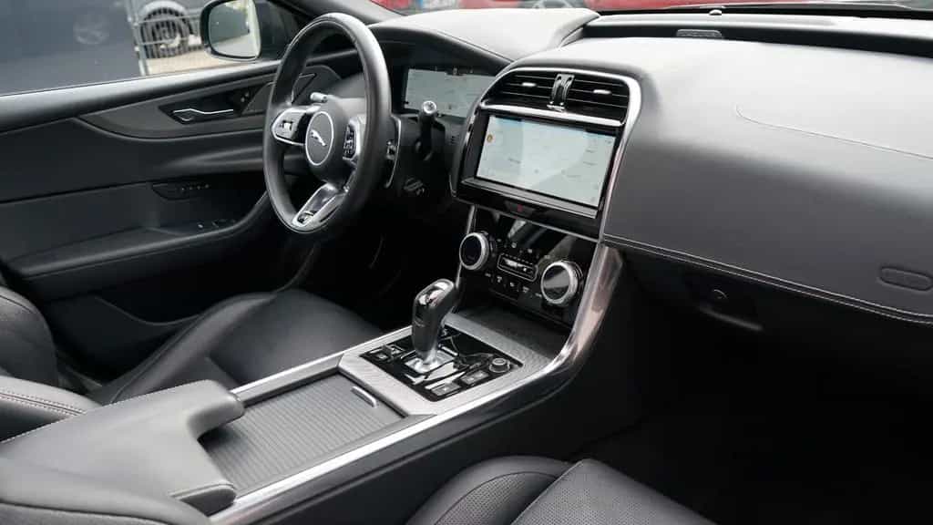 Jaguar XE P250 R-DYNAMIC SE*BLACK PACK*PANO*MATRIX*ACC* 04/2022-photo-4