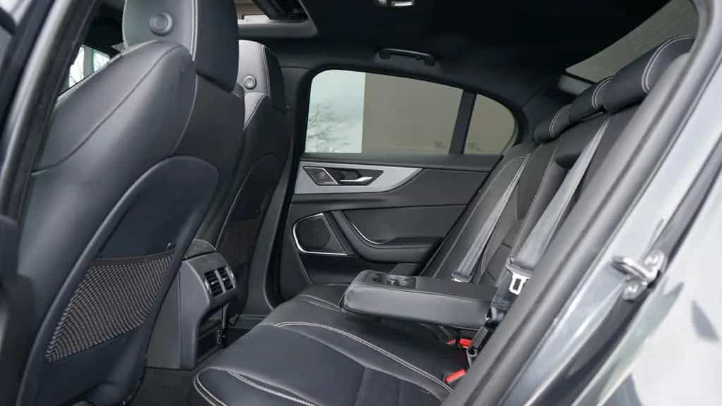 Jaguar XE P250 R-DYNAMIC SE*BLACK PACK*PANO*MATRIX*ACC* 04/2022-photo-7